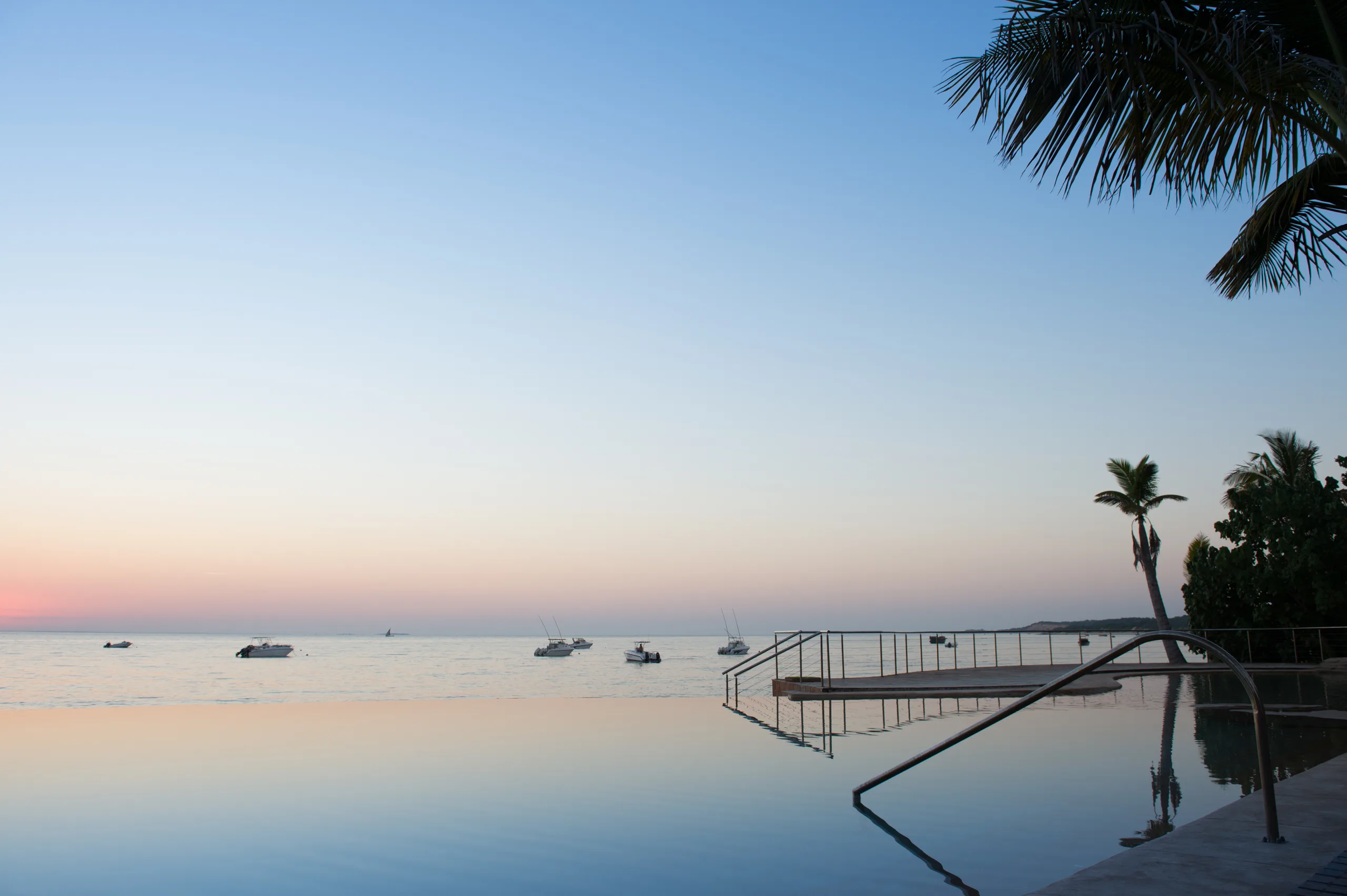 Clube Naval Infinity Pool at Sunset